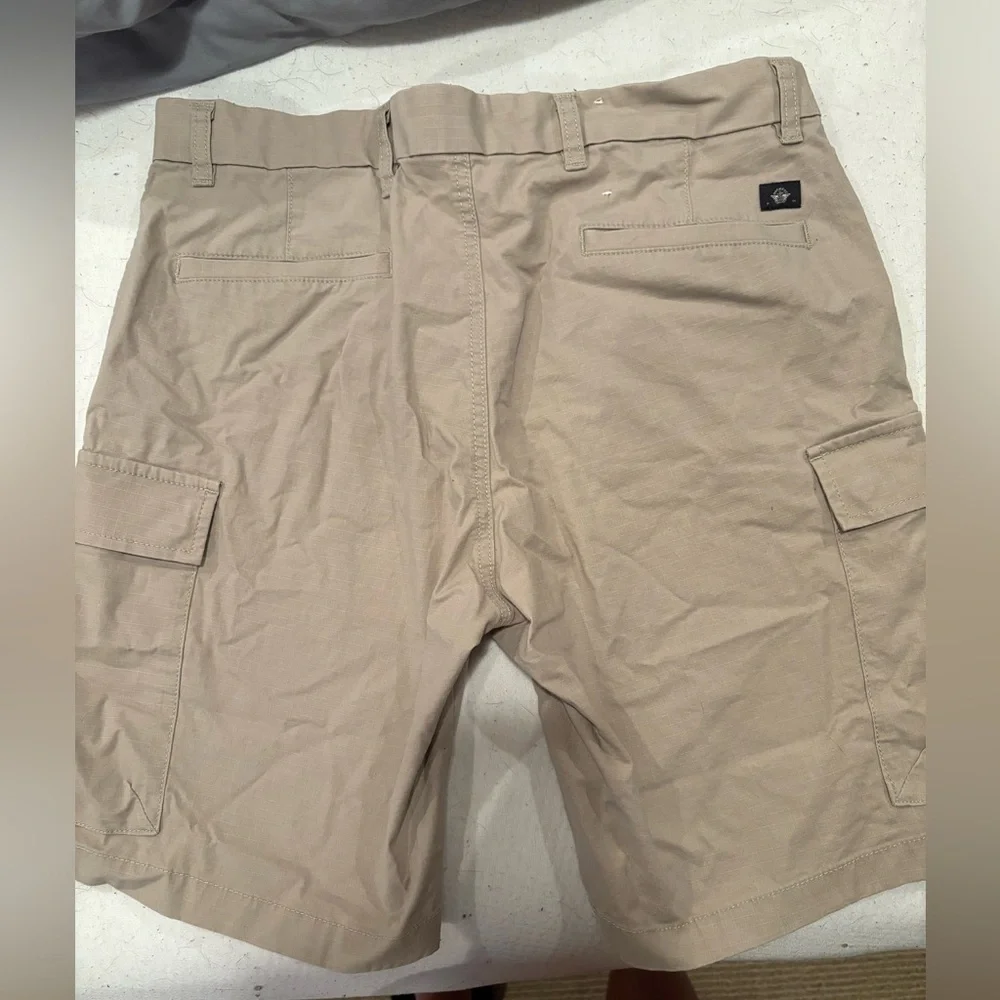 Dockers Men’s Chino Shorts Khaki Size 33 Water<Less 9” Inseam - Picture 2 of 5